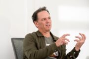 Próxima geração Xbox pode marcar aposentadoria de Phil Spencer, afirmam rumores