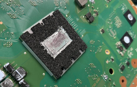 PS5 enfrenta degradação inevitável do metal líquido, aponta especialista