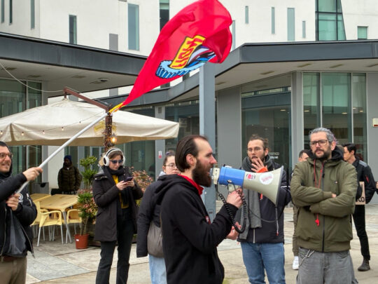 Crise na Ubisoft: Greve em Paris paralisa estúdio e expõe tensões na gestão de Yves Guillemot