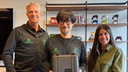 Conexão Kojima-Xbox: Mistério sobre Caixa Presenteada Alimenta Rumores sobre OD e Project Helix